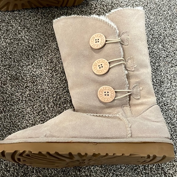 Uggs used but in good condition - Picture 1 of 5